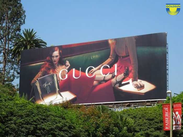 Gucci cũng lựa chọn hình thức quảng cáo billboard