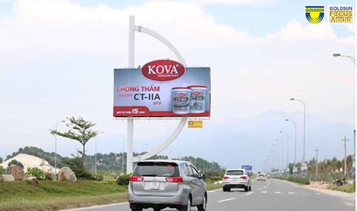 Biển quảng cáo tấm lớn Billboard, Pano khi treo trên cao dễ thu hút sự chú ý của người đi đường.