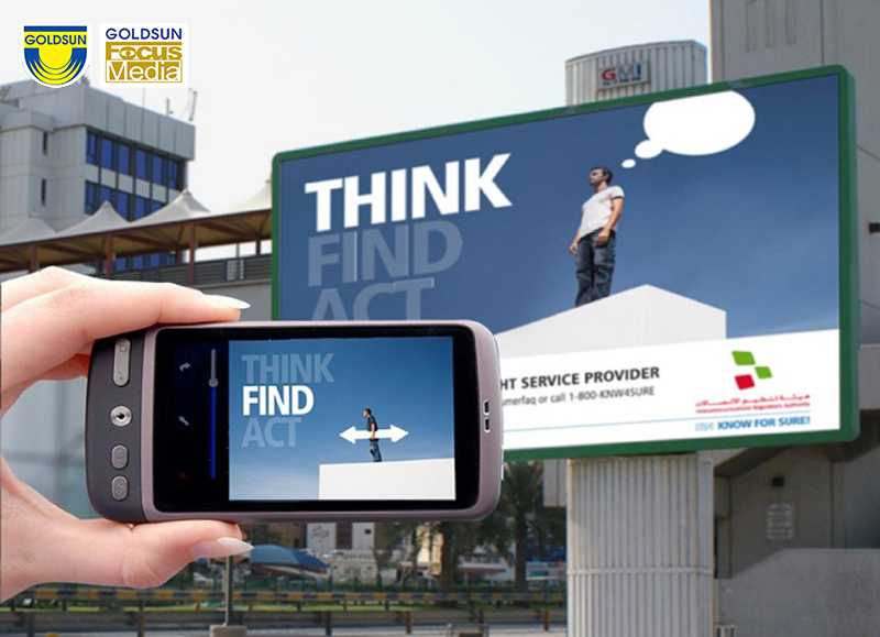 Tích hợp di động trong quảng cáo ngoài trời cho phép người dùng tương tác với biển quảng cáo thông qua điện thoại di động thông minh.