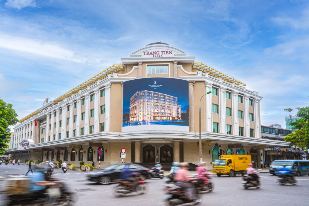 LÀN SÓNG CHUYỂN DỊCH TỪ BILLBOARD TRUYỀN THỐNG SANG LED: XU HƯỚNG ĐỊNH HÌNH TƯƠNG LAI QUẢNG CÁO NGOÀI TRỜI