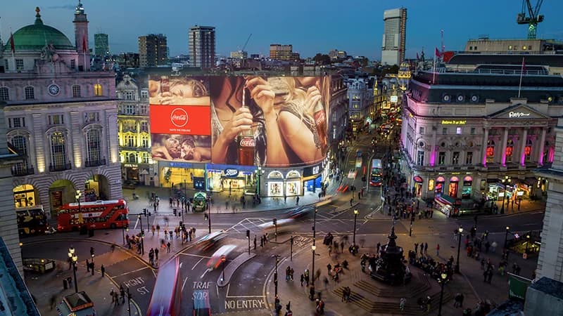 TRADITIONAL VS. DIGITAL OUT-OF-HOME: UNDERSTANDING THE DIFFERENCES