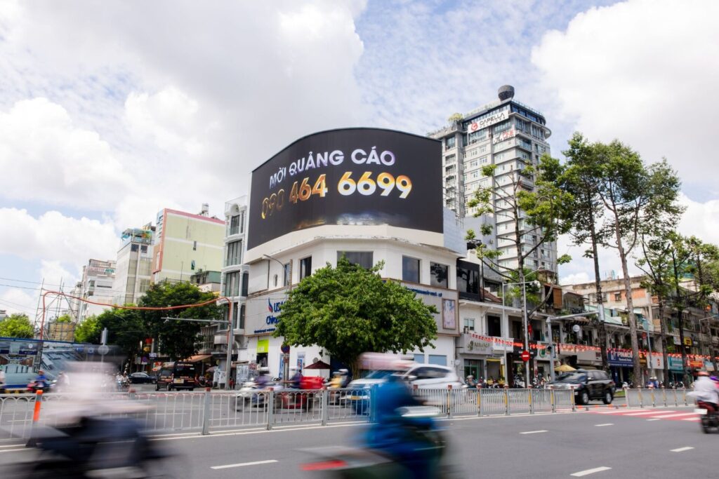 DOOH THẾ HỆ MỚI: KHI QUẢNG CÁO NGOÀI TRỜI BƯỚC VÀO KỶ NGUYÊN DỮ LIỆU