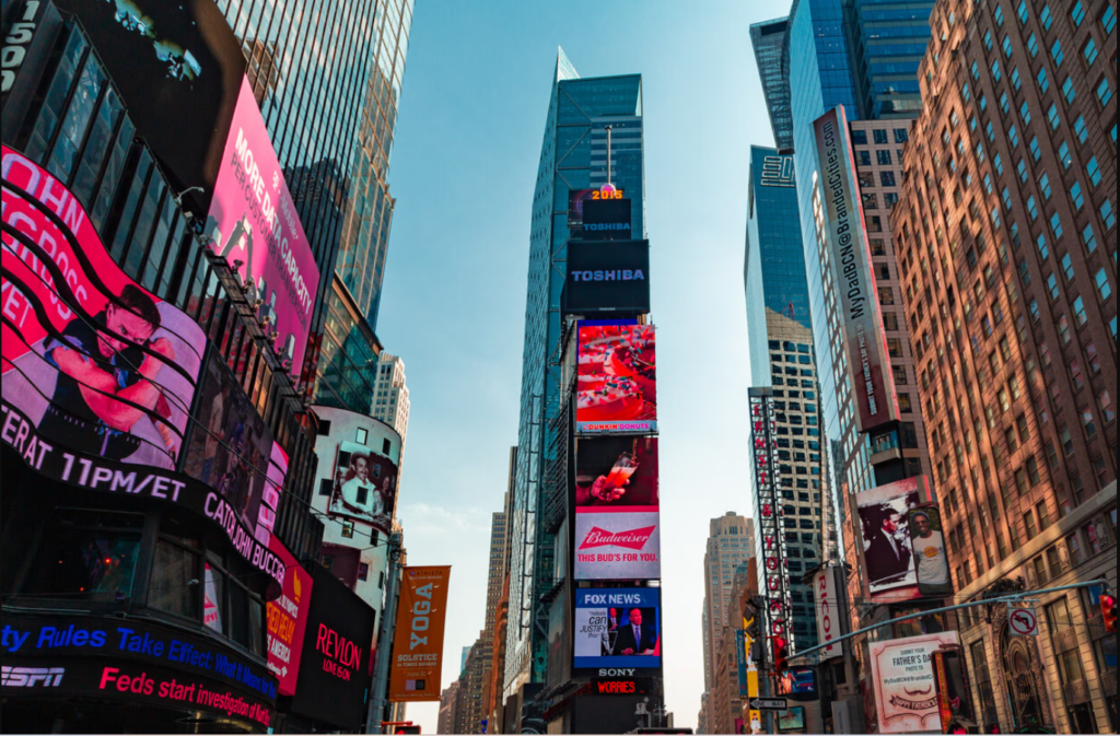 WHAT IS DIGITAL OUT-OF-HOME (DOOH) MEDIA? DEFINITION, EXAMPLES & KEY ADVANTAGES