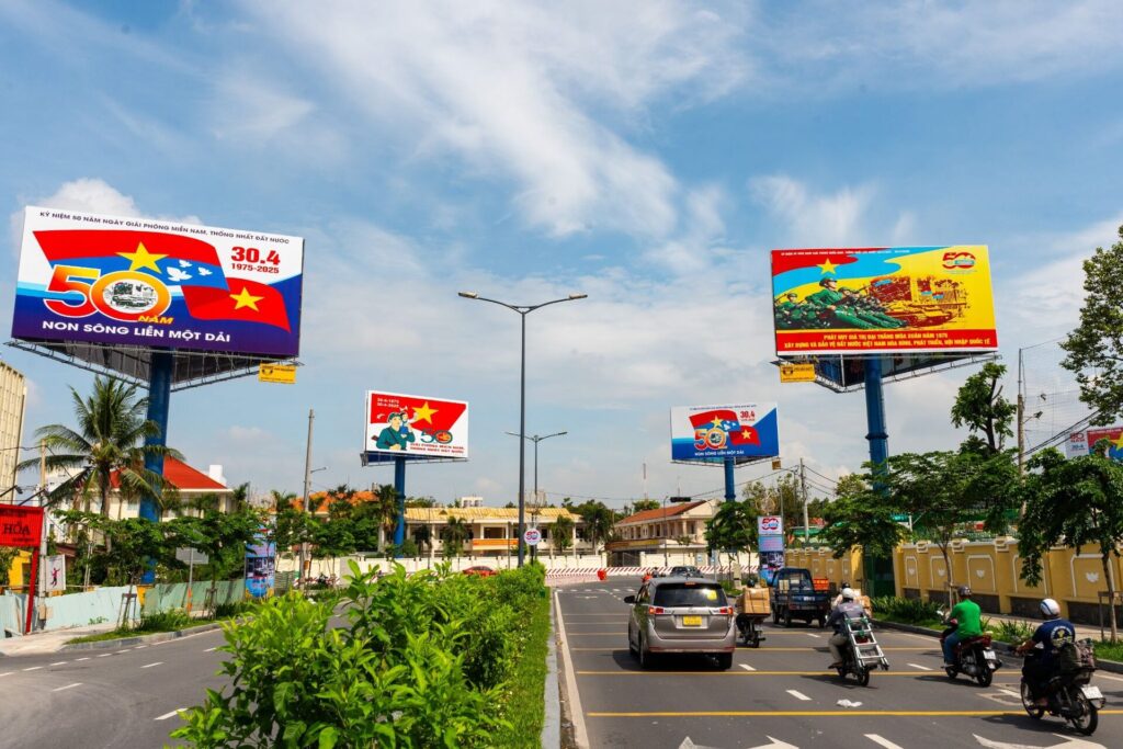 THUẬT NGỮ QUẢNG CÁO NGOÀI TRỜI (OOH) CƠ BẢN CHO NGƯỜI MỚI BẮT ĐẦU