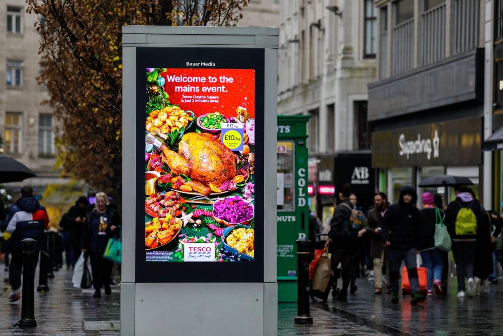 SỨC MẠNH CỦA DYNAMIC DIGITAL OOH QUA CASE STUDY VIỆT NAM VÔ ĐỊCH ASEAN CUP 2026