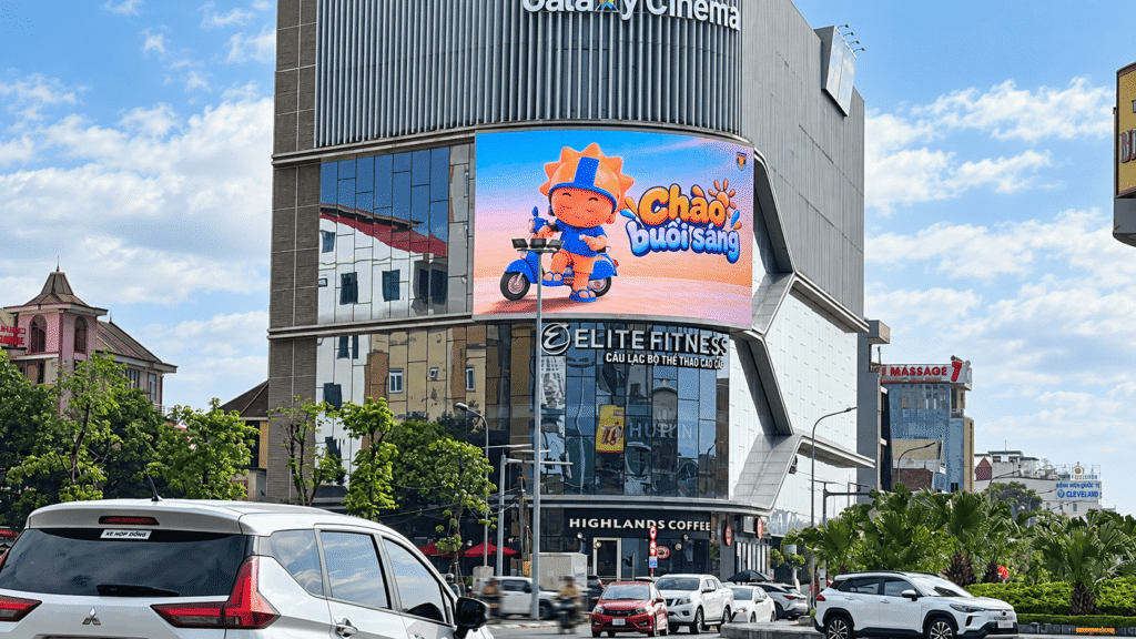 DOOH THEO NGỮ CẢNH: KHI QUẢNG CÁO NGOÀI TRỜI THÍCH ỨNG VỚI THỜI GIAN THỰC