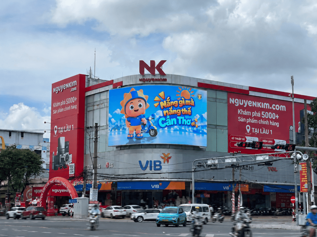 DOOH THEO NGỮ CẢNH: KHI QUẢNG CÁO NGOÀI TRỜI THÍCH ỨNG VỚI THỜI GIAN THỰC
