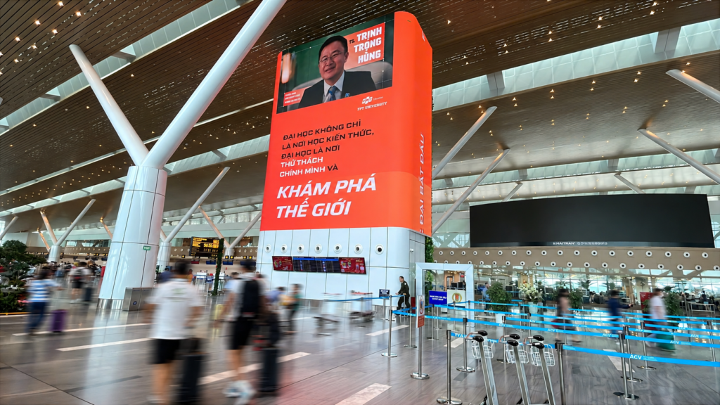 QUẢNG CÁO SÂN BAY TRONG KỶ NGUYÊN DOOH: TỪ VỊ TRÍ HIỂN THỊ ĐẾN TRẢI NGHIỆM THƯƠNG HIỆU