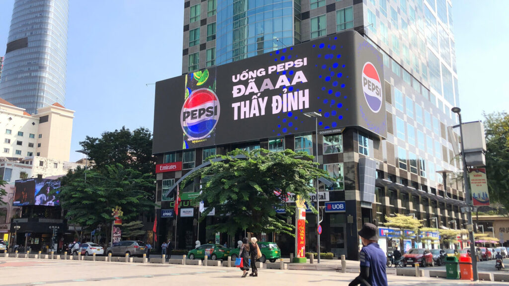 TỐI ƯU HÓA KÊNH QUẢNG CÁO NGOÀI TRỜI (OOH) ĐỂ TĂNG CƯỜNG SỨC MẠNH THƯƠNG HIỆU VÀ TỐI ĐA HÓA DOANH THU CHO NGÀNH FMCG